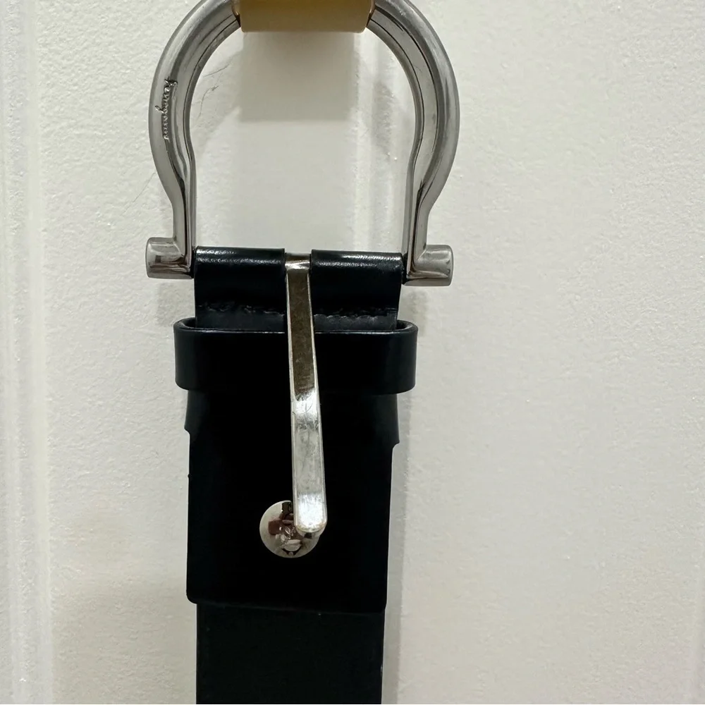 Authentic Salvatore Ferragamo black leather belt, size 34. - Picture 1 of 6